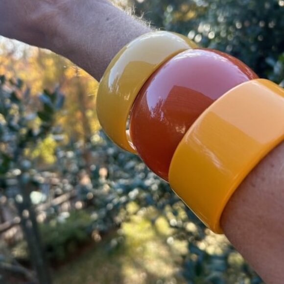 FALL AUTUMN SPECIAL – 3 LUCITE BANGLE BRACELET LOT - Picture 2 of 7